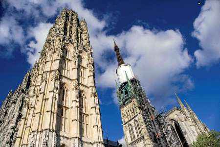 Incendie à la cathédrale de Rouen : l'incendie désormais maîtrisé 