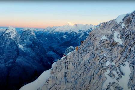 « Kaizen » : carton du documentaire d'Inoxtag sur son ascension de l'Everest 