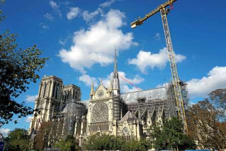 Payer 5 euros pour entrer dans Notre-Dame de Paris ? La classe politique divisée