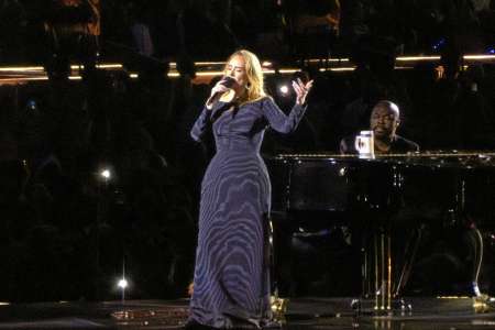 Adele fond en larme en voyant Céline Dion à l’un de ses concerts