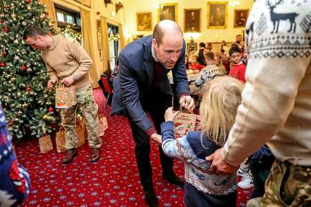  « Les frères princiers Harry et William partagent leurs voeux pour la nouvelle année »

Ou

« Harry et William dévoilent leurs cartes de voeux festives »