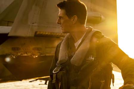 Top Gun 2 : Tom Cruise arrive à l’avant-première américaine en hélicoptère !