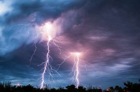 Orages : un homme meurt frappé par la foudre