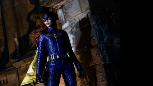 Batgirl : une actrice du film annulé porte plainte contre les studios