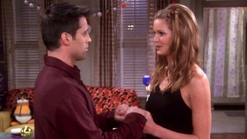 Friends : pourquoi l’interprète de Janine a quitté la série ?