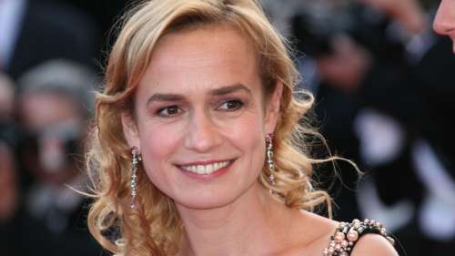 Sandrine Bonnaire annonce le décès mystérieux de sa mère, survenu dans des circonstances inhabituelles