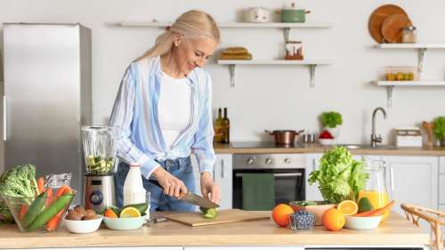 À 64 ans, cette américaine en paraît 10 de moins grâce à ce fruit délicieux