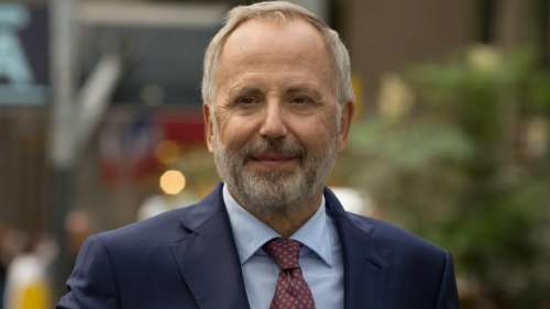 Fabrice Luchini (72 ans) ne mâche pas ses mots sur la France, 