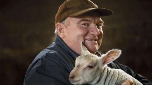 L'amour est dans le pré : Pascal monte au créneau avec sa prétendante, 