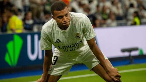 Attaquant au Real Madrid, Kylian Mbappé se fait violemment tacler : 