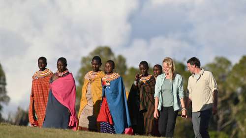 « Rendez-vous en terre inconnue » du 3 décembre : ce soir Estelle Lefébure s’envole pour le Kenya (vidéo)