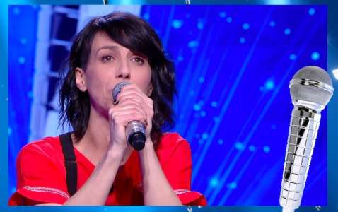 N Oubliez Pas Les Paroles Une Choriste Annonce Qu Elle Est Enceinte Sur Buzz Insolite Et Culture