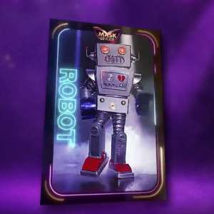 « Mask Singer » indices : qui se cache derrière le masque du Robot ?