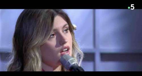 Star Academy : Marine chante « Ma faute » en live dans C à Vous (VIDÉO)