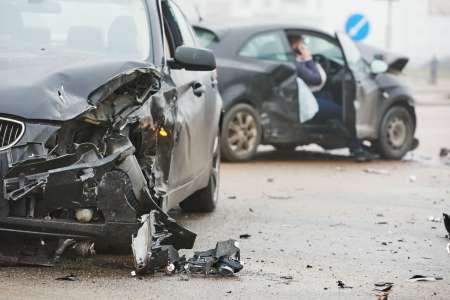 Étapes clés à suivre après un accident de conduite distraite