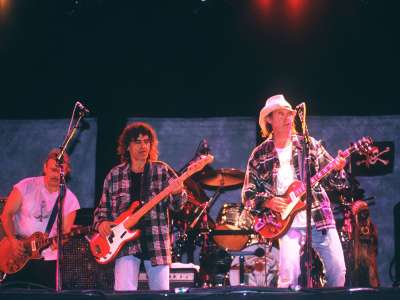 Neil Young et Crazy Horse présentent l’album Toast avec le single « Timberline »