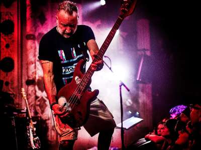 Peter Hook et The Light partagent les nouvelles dates de célébration de Joy Division