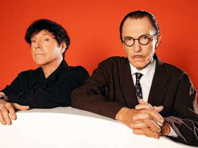 Sparks re-signe à Island Records pour le nouvel album The Girl Is Crying In Her Latte