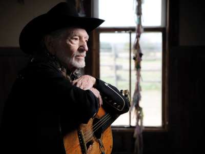 Amis et collaborateurs saluent Willie Nelson qui fête ses 90 ans !