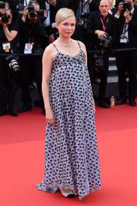 Michelle Williams, enceinte, fait ses débuts avec Baby Bump au Festival de Cannes