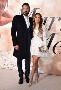 Jennifer Lopez porte un joli collier “Jennifer et Ben”
