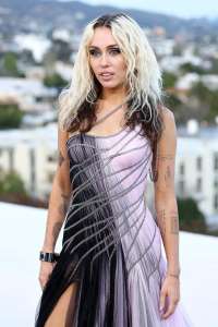 Miley Cyrus a utilisé “Stripper Pole” aux Teen Choice Awards pour “Stabilité”