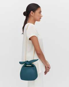 Ce mini sac à main avec nœud permettra d'emballer votre année 2024