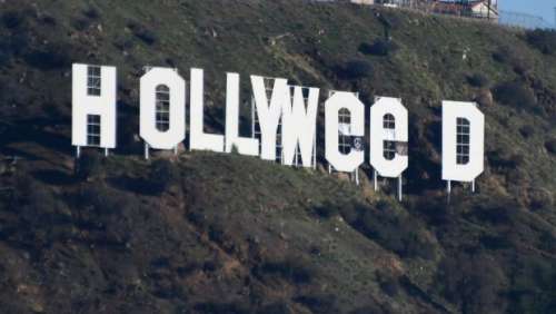 Le célèbre panneau « Hollywood » transformé en « Hollyweed » lors du Nouvel An