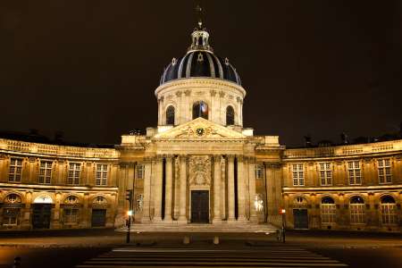 Une loi pour redonner “à l’Académie française ses lettres de noblesse”