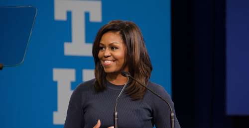 Michelle Obama joue aux vases communicants