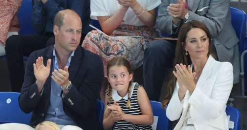 Les adorables grimaces de la princesse Charlotte entourée de ses parents