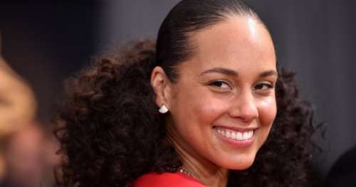 Alicia Keys casse les codes et présente les Grammy Awards sans make-up