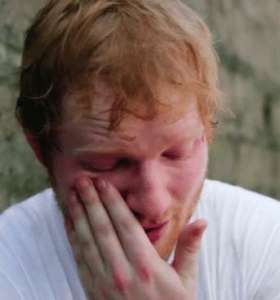 Ce garçon sans-abri a été violé, battu et volé : Ed Sheeran arrive et prend les choses en main