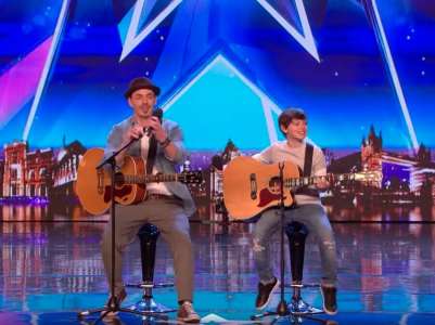 Tim et Jack Goodacre chantent « The Lucky Ones » sur Britain’s Got Talent – Simon Cowell appuie sur le golden buzzer