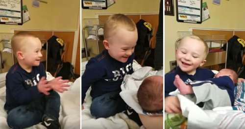 Ce garçon atteint du syndrome de Down rencontre, pour la toute première fois, son petit frère qui vient de naitre. Sa réaction est absolument formidable