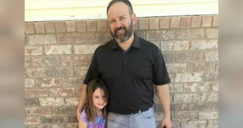 Papa se précipite pour récupérer sa fille de 6 ans à l’école – le professeur repère immédiatement les détails sur son pantalon