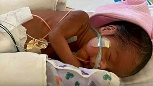 Une mère atteinte de COVID-19 qui a accouché 11 semaines plus tôt est autorisée à rentrer chez elle avec son bébé « miracle »