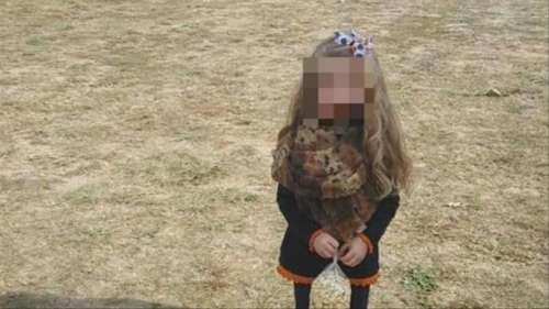 La photo d’une petite fille tenant un sac de pop-corn a brisé le coeur des Internautes