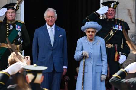 Le prince Charles rend hommage à la reine Elizabeth dans sa première déclaration en tant que monarque