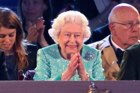 La réaction enthousiaste de la reine Elizabeth lors de l’événement royal devient virale : “Vaches !”