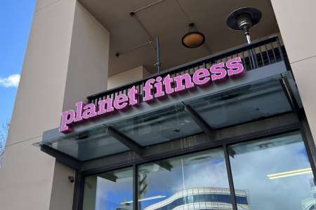 Les actions de Planet Fitness chutent alors que les appels au boycott se multiplient