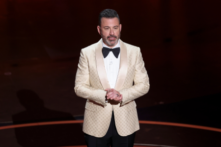 Jimmy Kimmel se moque des rumeurs selon lesquelles Donald Trump « pète » devant le tribunal