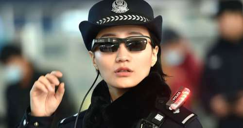 En Chine, les policiers ont lunettes à reconnaissance faciale pour identifier les criminels
