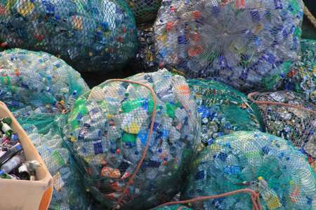 10 millions de sacs plastiques sont utilisés chaque minute dans le monde, seuls 9 % sont recyclés…