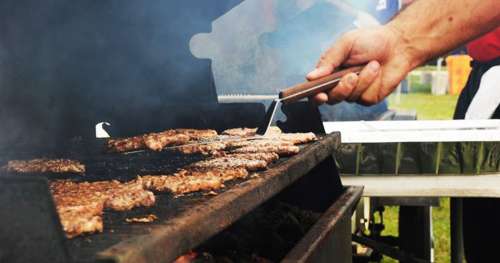 Attention aux barbecues : la peau absorbe les particules toxiques de la fumée