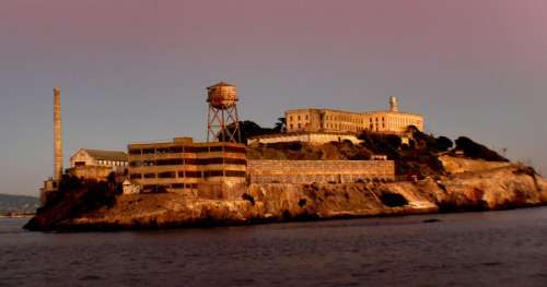L’île d’Alcatraz n’a pas toujours abrité une prison, voici son histoire pour le moins mouvementée