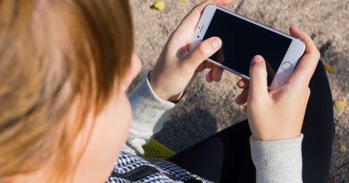 SONDAGE : Êtes-vous POUR ou CONTRE l’interdiction des téléphones portables à l’école ?