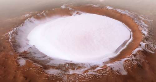 Découvrez les clichés sidérants de ce gigantesque cratère martien rempli de glace