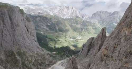 À couper le souffle : volez à travers les Dolomites grâce à cette vidéo à 360°