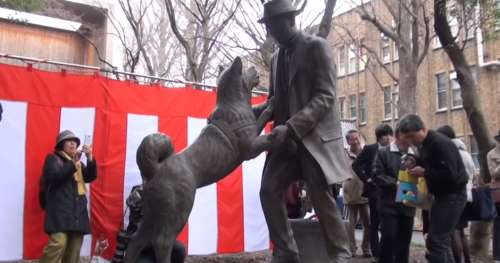 Le chien Hachiko retrouve enfin son maître dans une sculpture qui honore sa fidélité